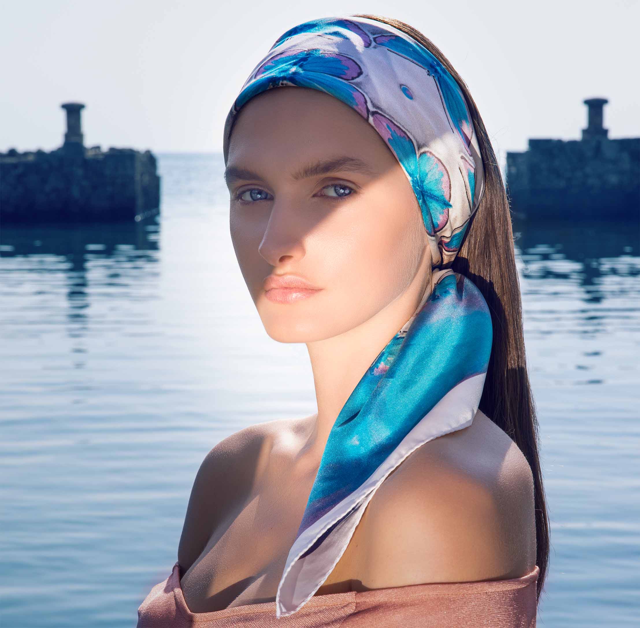 Lisa Tibaldi Terra Mia: magia della natura e dei colori della terra con foulard e gioielli Made in Italy