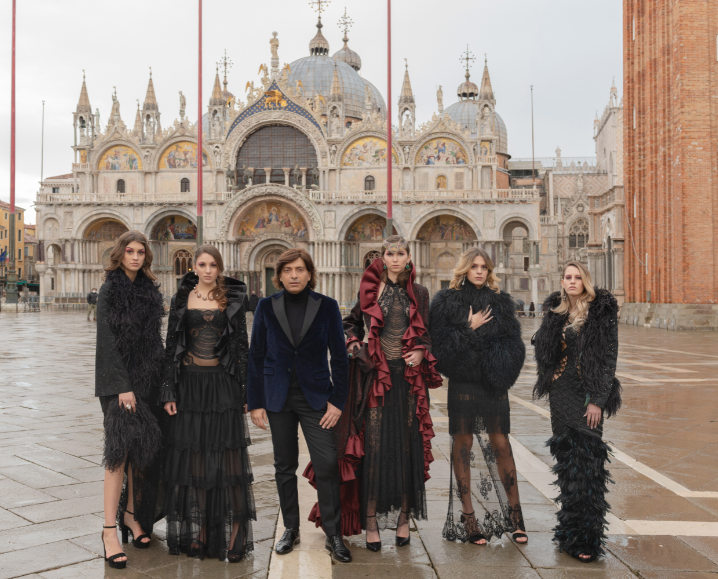 Venezia: Lo stilista Anton Giulio Grande presenta la sua  nuova collezione di Alta Moda digital